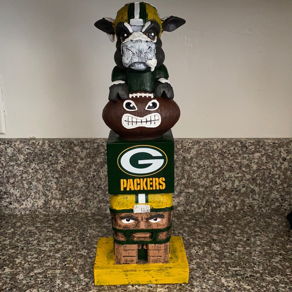 NFL Green Bay packers statue